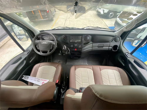 國五隆翠家用房車 實(shí)木家具版C10五座房車，匠心打造移動(dòng)溫馨之家